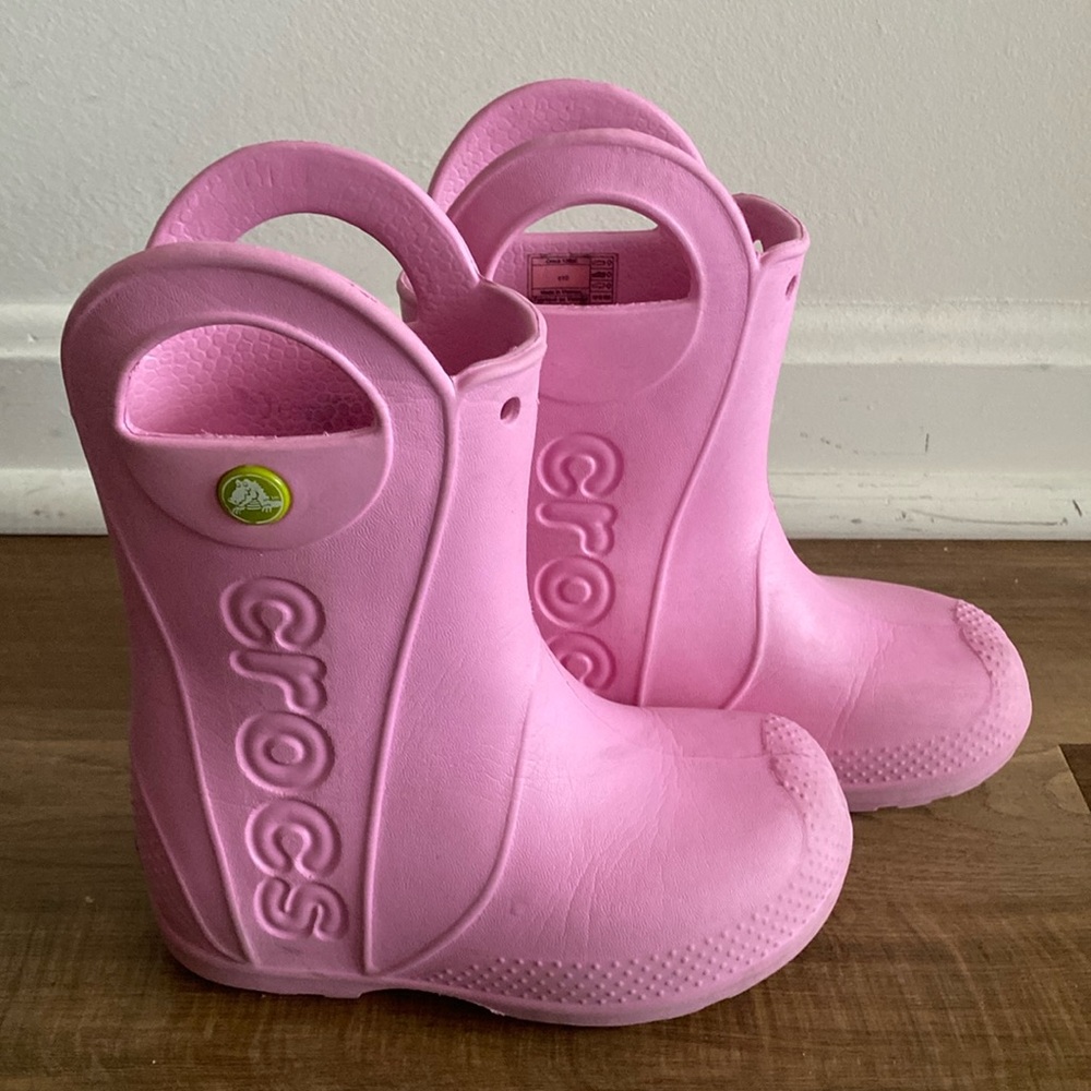 Crocs rain boots in pink for kids size 10